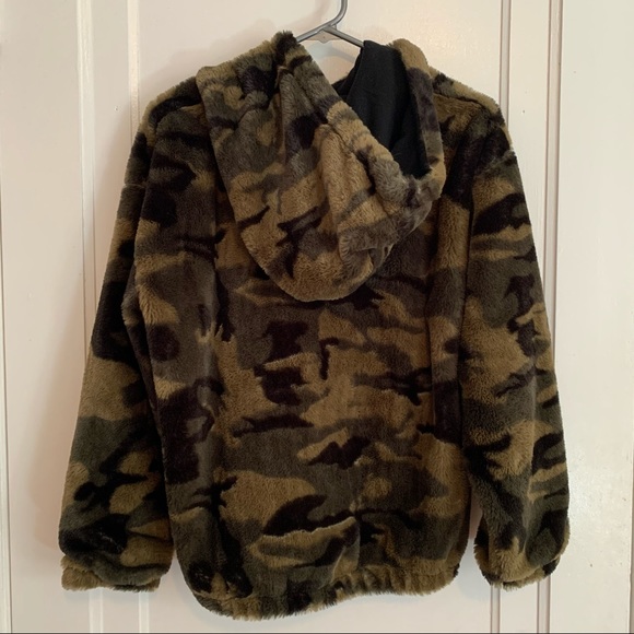 Fuzzy camo hoodie - Picture 2 of 2